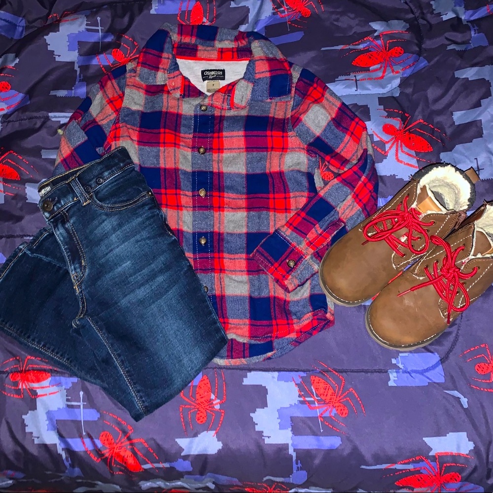 I am selling a gently used little boys outfit